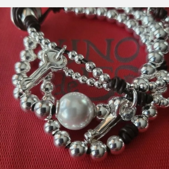 Uno de 50 Bracelet • En tu casa o en la Mia • Silver with Pearls - Picture 4 of 16